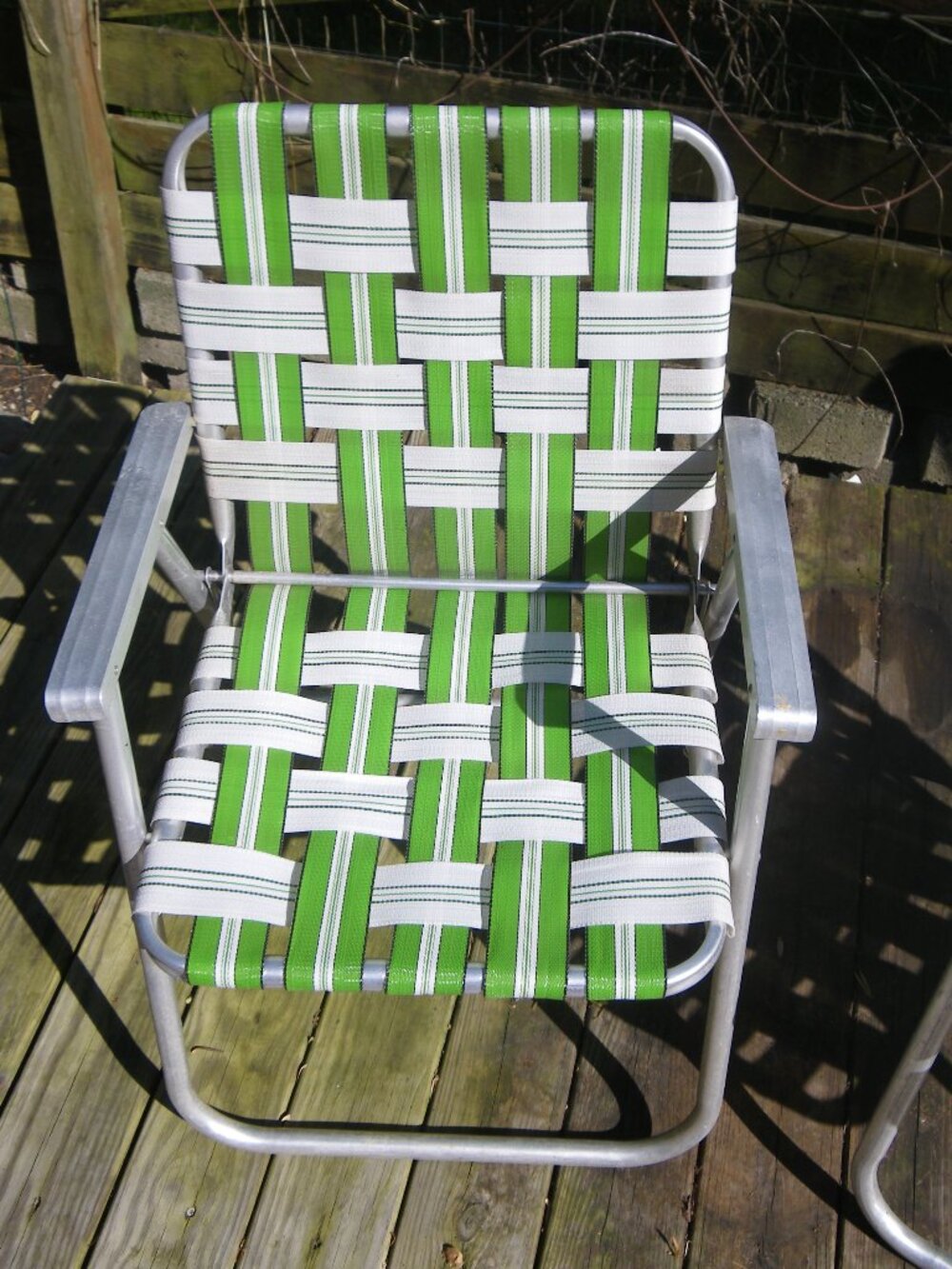 2 Vintage Lightweight Aluminum Folding Webbed Beach Lawn Chair Green-White-Black - Picture 4 of 7